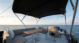 swift-trawler-37-fly-exterior-design-03.jpg