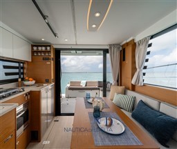 swift-trawler-37-fly-interior-design-01.jpg