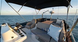 swift-trawler-37-fly-exterior-design-02.jpg