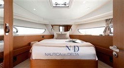 swift-trawler-37-fly-interior-design-05.jpg