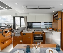 swift-trawler-37-fly-interior-design-04.jpg