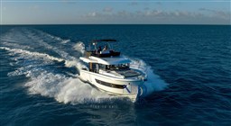 swift-trawler-37-fly-exterior-design-10.jpg