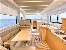 Rodman 1290 Evolution salón y dinette 17_LR.jpg