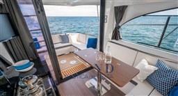 ob_389d50_beneteau-antares-11-saloon.png