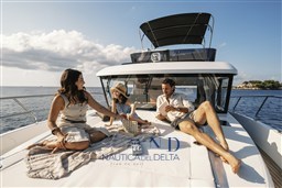 SWIFT TRAWLER 43 FLY - IMAGE - EXTERIOR.jpg