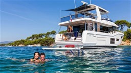 grand-trawler-62-ext03.jpg copia.jpg