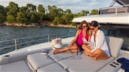 grand-trawler-62-ext01.jpg copia.jpg