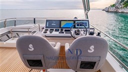 grand-trawler-62-ext06.jpg copia.jpg