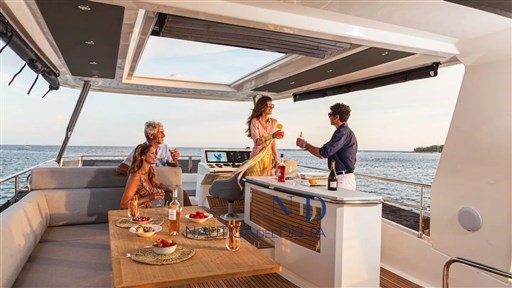 grand-trawler-62-ext02.jpg copia.jpg