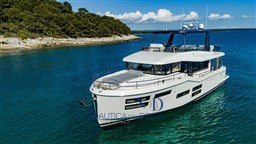 grand-trawler-62-ext09.jpg copia.jpg