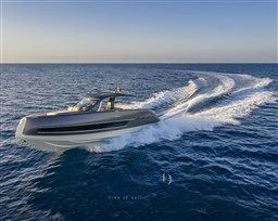 InvictusYacht_TT460_1 (1).jpg