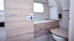 Saxdor 320 GTO bathroom