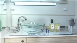 Saxdor 320 GTO bathroom detail