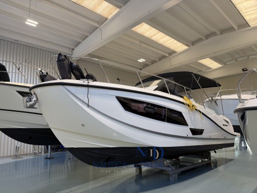 Quicksilver Activ 875 Sundeck