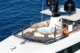 yacht_jacuzzi_compressa.jpeg