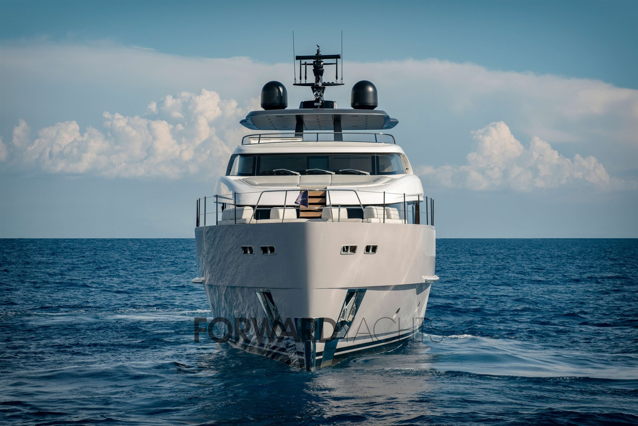 Sanlorenzo-SD90-motor-yacht-for-sale-exterior-image-Lengers-Yachts-6-scaled