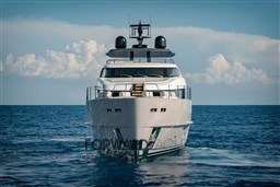 Sanlorenzo-SD90-motor-yacht-for-sale-exterior-image-Lengers-Yachts-6-scaled