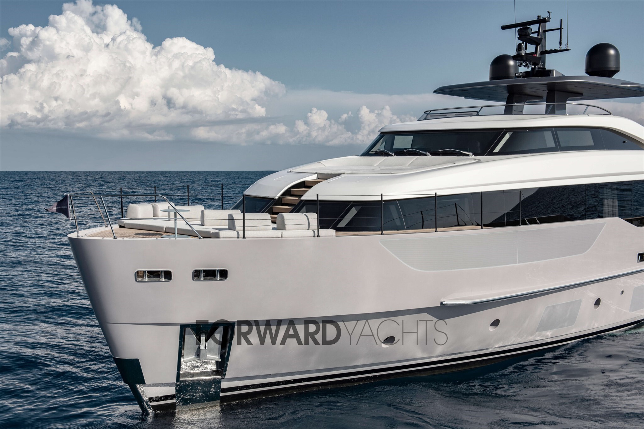 Sanlorenzo-SD90-motor-yacht-for-sale-exterior-image-Lengers-Yachts-5-scaled