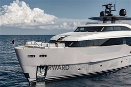 Sanlorenzo-SD90-motor-yacht-for-sale-exterior-image-Lengers-Yachts-5-scaled