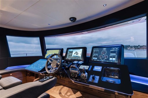 15-Absolute-Yachts-Navetta68-MainDeck-DashBoard-1.jpg