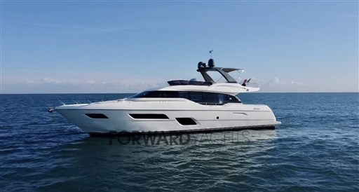 Ferretti Yachts 700
