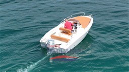huracan_5.7_prua al vento_barca usata con garanzia_barchebellandi_2