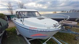 antares 7 motore suziki 200cv