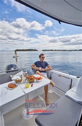 beneteau_Antares_7_V2_barchebellandi_Antares-7-lifestyle-222.jpg-1900px