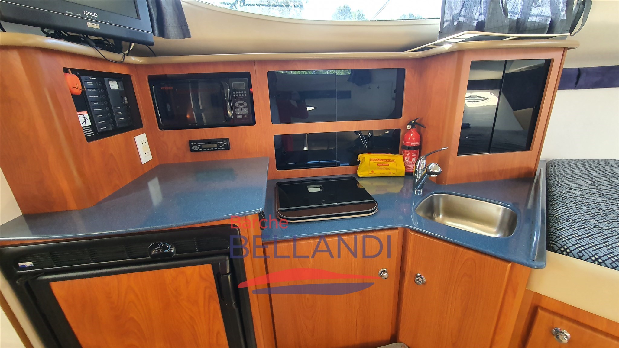 bayliner_305_barcausata_lagodigarda_barchebellandi5