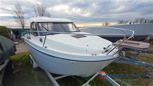 antares 7 motore suziki 200cv