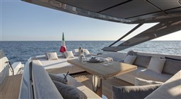 09_BMF6215 cockpit lounge