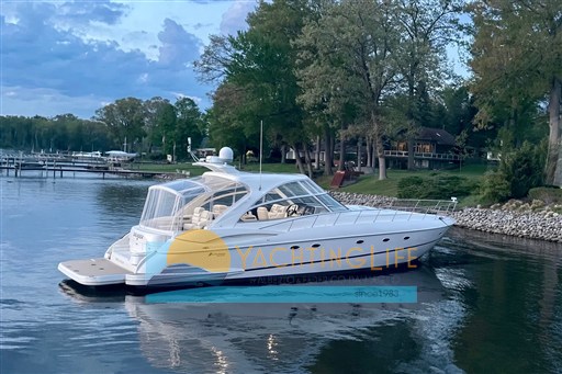 Cruisers Yachts 5470 Express