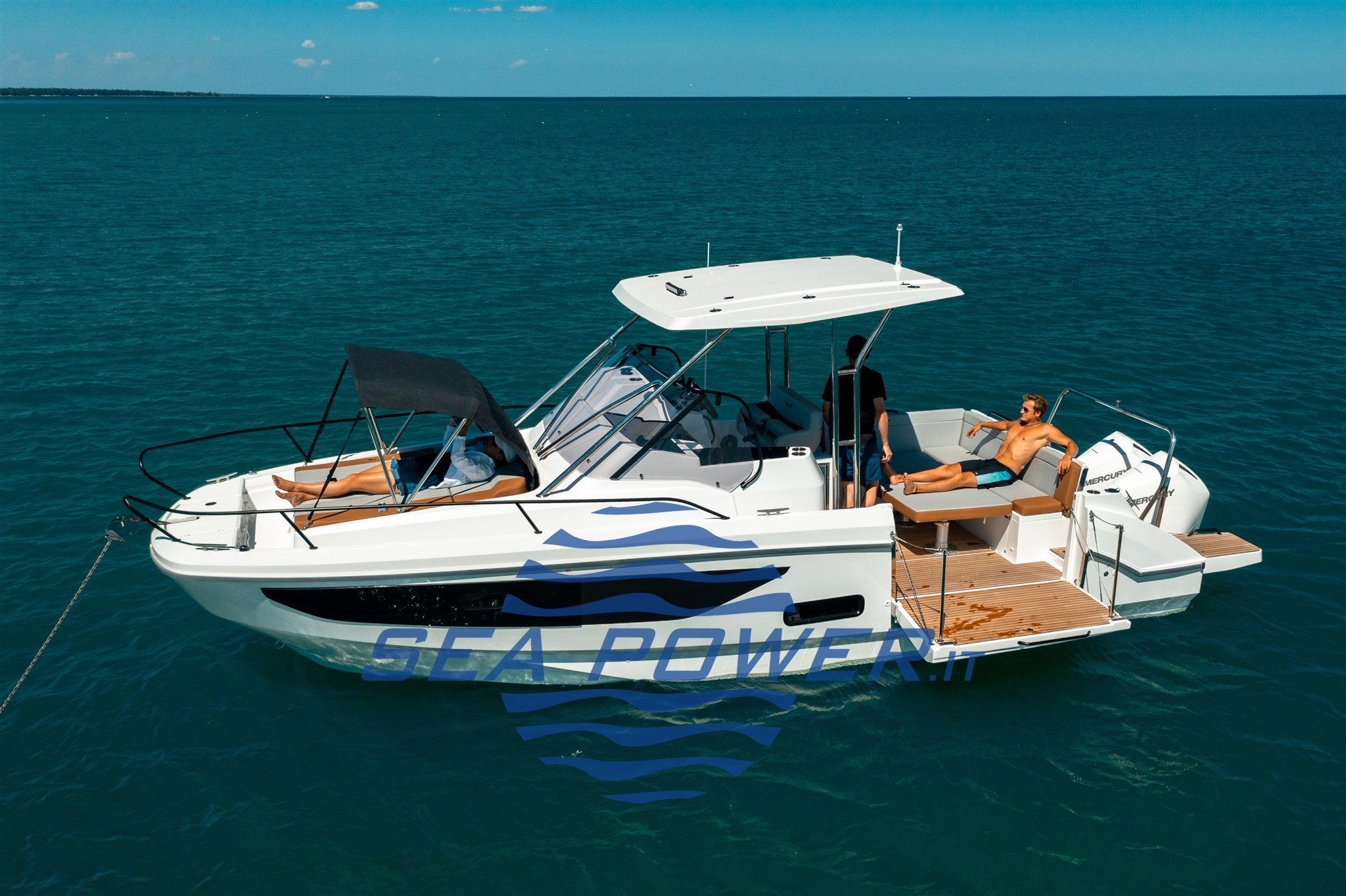 FLYER-9-SUNDECK_IMAGE_EXT_LIFESTYLE