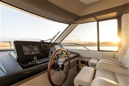 AZIMUT MAGELLANO 60 INTERNI PLANCIA DI COMANDO