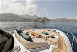 AZIMUT MAGELLANO 60 ESTERNI PRUA