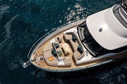 AZIMUT MAGELLANO 60 ESTERNI PRUA