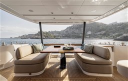 AZIMUT MAGELLANO 60 ESTERNI POZZETTO