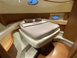 Aicon 56 Flybridge - Vip cabin