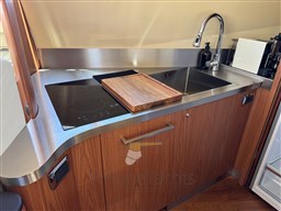 Aicon 56 Flybridge - Galley