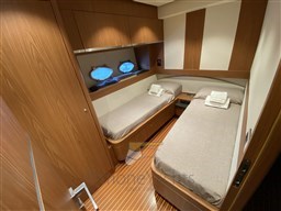 Aicon 56 Flybridge - Guest cabin
