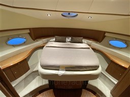 Aicon 56 Flybridge - Vip cabin