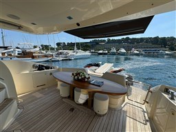 Aicon 56 Flybridge - Cockpit