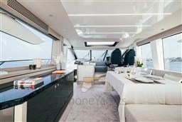 81 Sunseeker_Salon.jpg