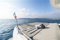 26 Sunseek 74_Rear Sunbed.jpg