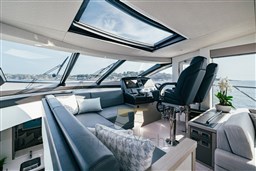 85 Sunseeker_Pilot Station.jpg