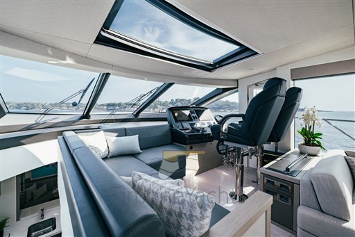 85 Sunseeker_Pilot Station.jpg
