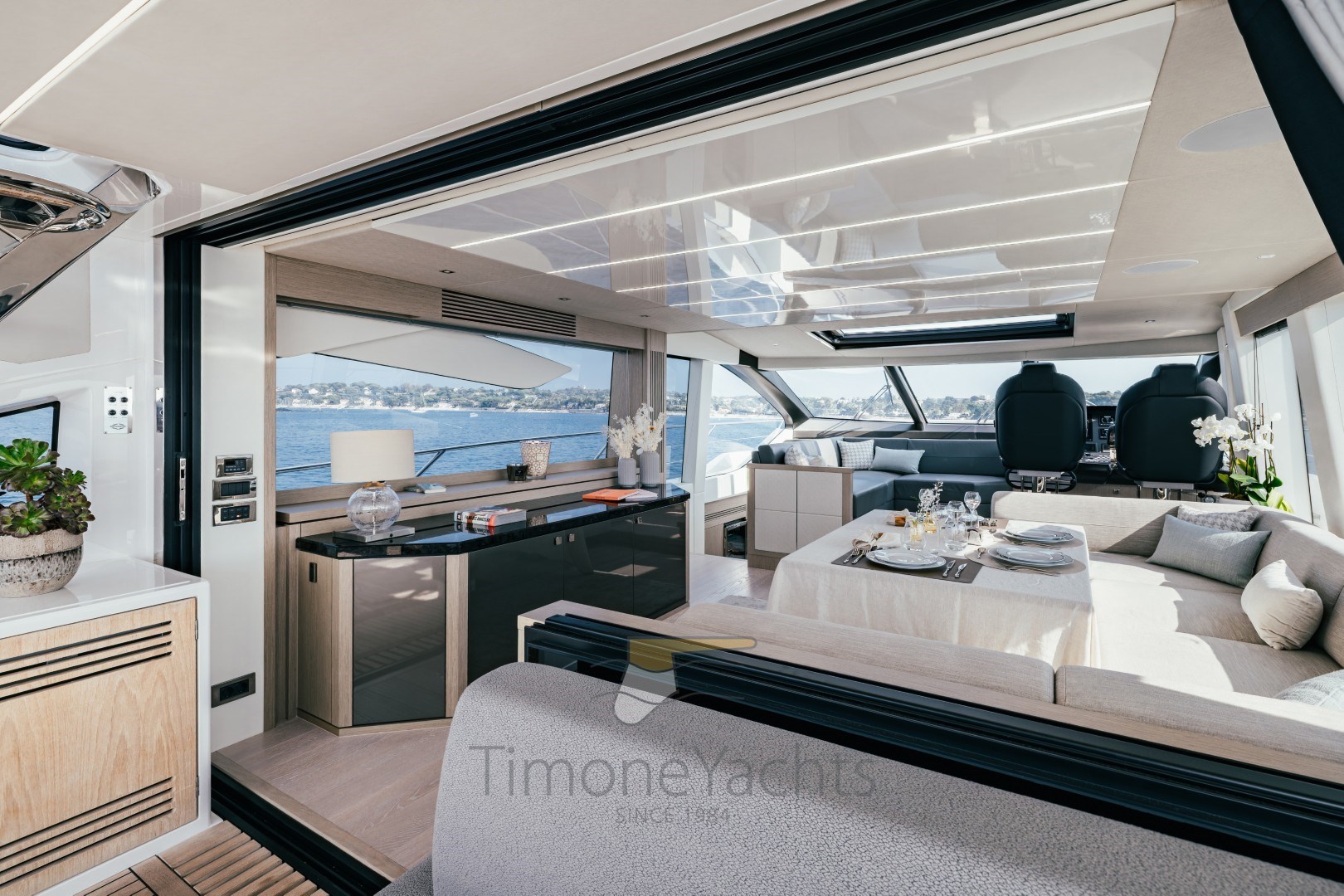 80 Sunseeker_Salon.jpg