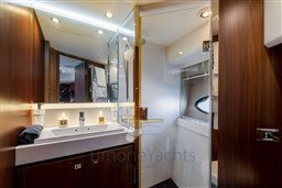 Princess Yachts 72 - Head guest