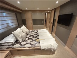 Custom Line Navetta 26 (2012) Timone Yachts