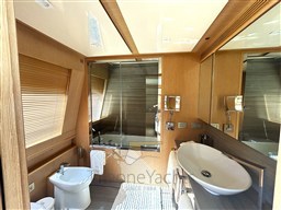 Custom Line Navetta 26 (2012) Timone Yachts